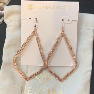 NWOT Kendra Scott Sophee earrings in Rose Gold